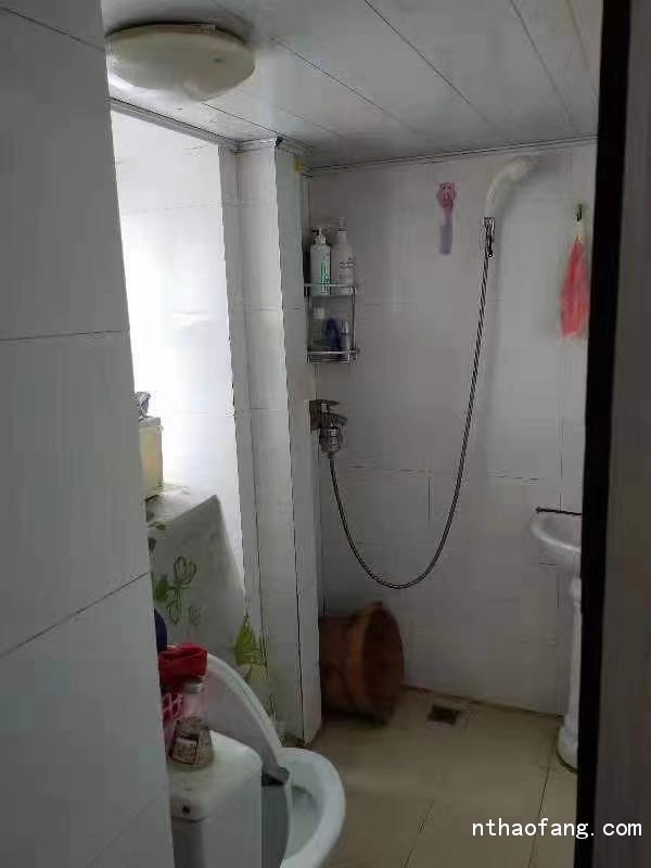 濠西園三樓 三室一廳自住精裝 家電家具齊全 有單獨(dú)車庫 兩個(gè)衛(wèi)生間