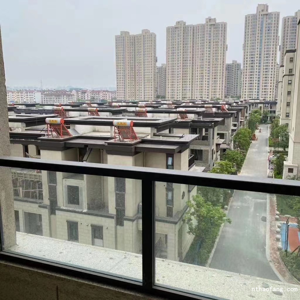 中南漫悅灣5/21層，產(chǎn)證136平，4室2廳2衛(wèi)，三朝陽，南北通透，開發(fā)商精裝，前面洋房無遮擋，視野開闊， 260.8萬