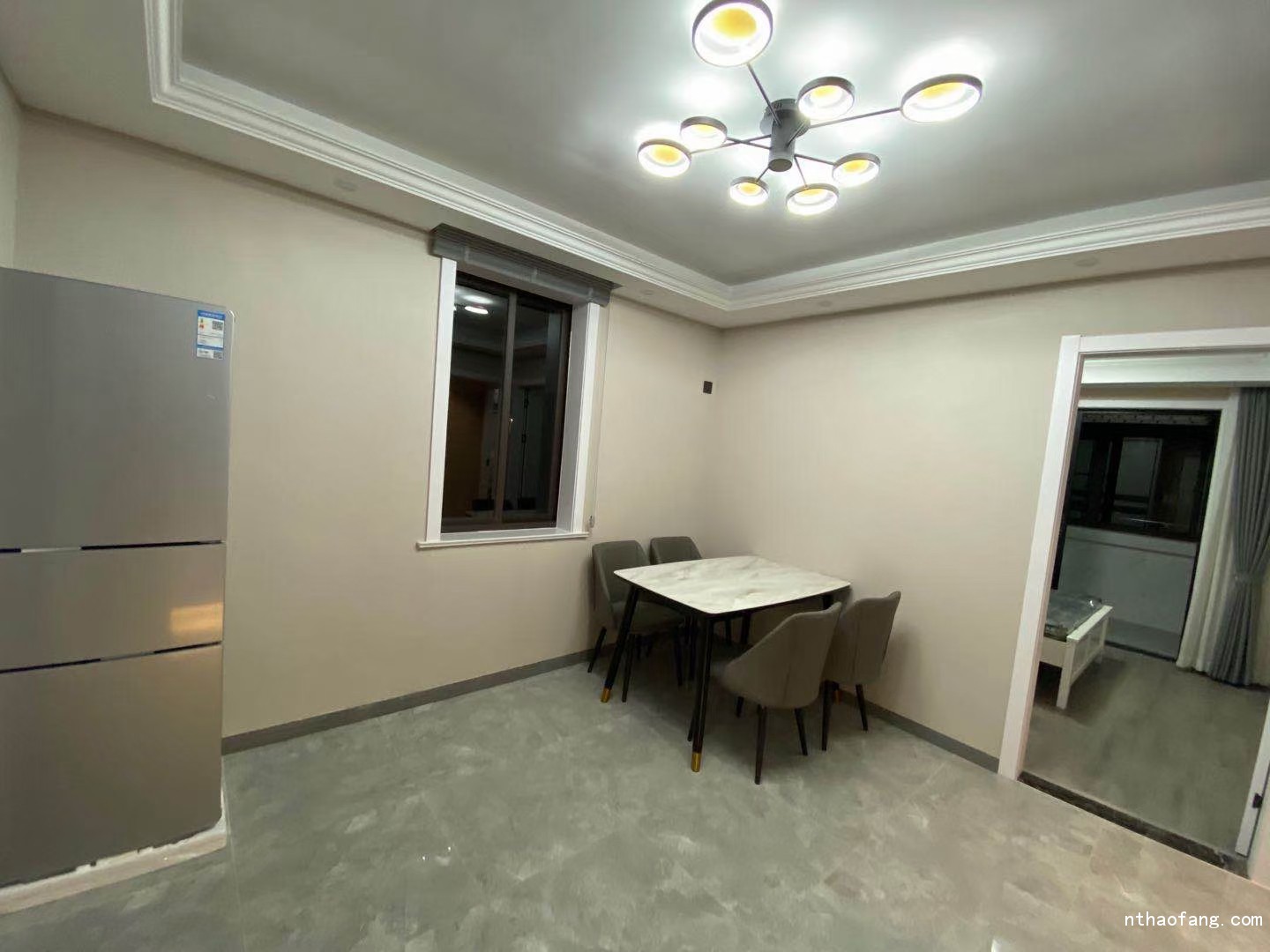 城南新村 601室，2室朝南，面積57平，豪裝家具家電全留，位置極佳價(jià)格105.8萬各付可議
